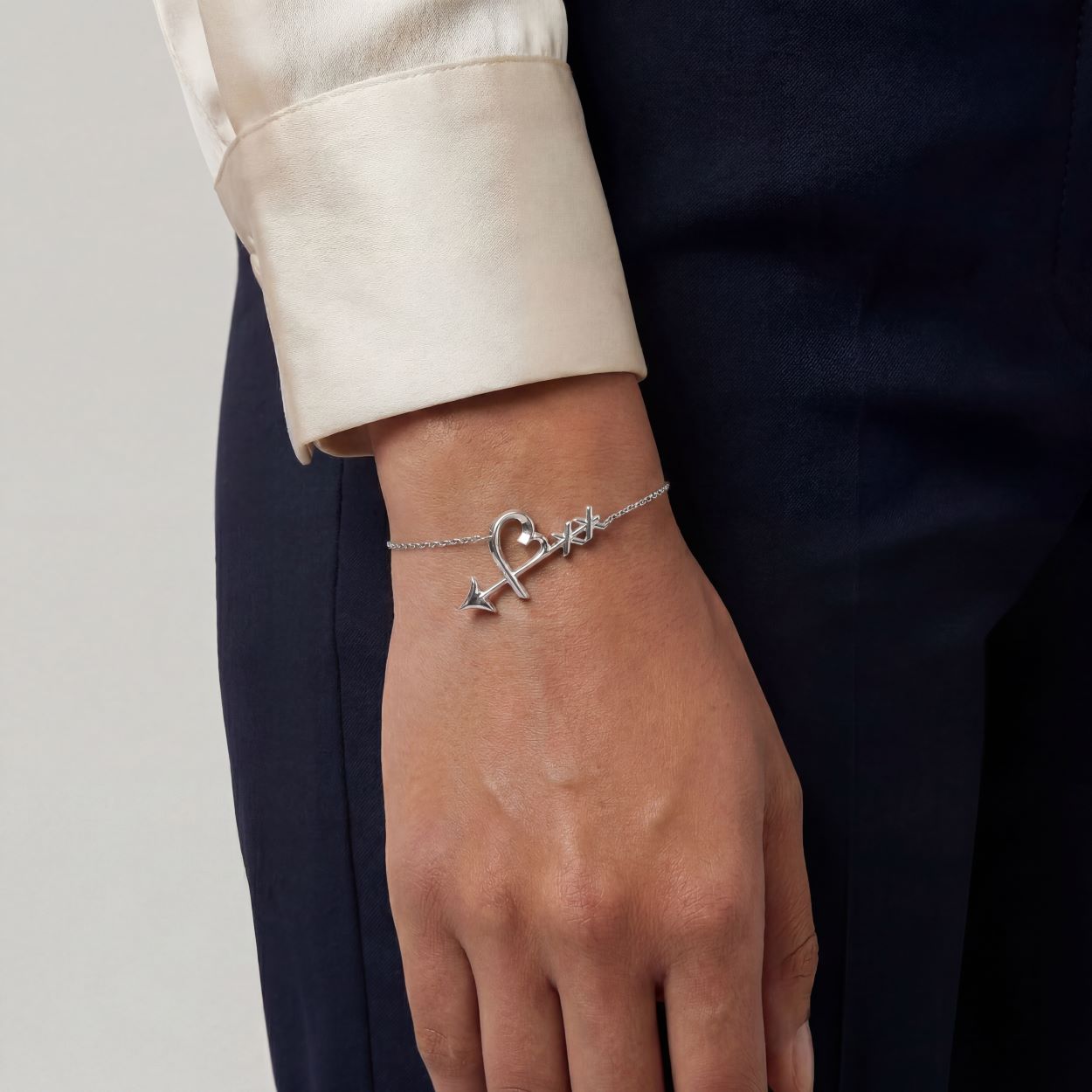 Loving heart arrow bracelet