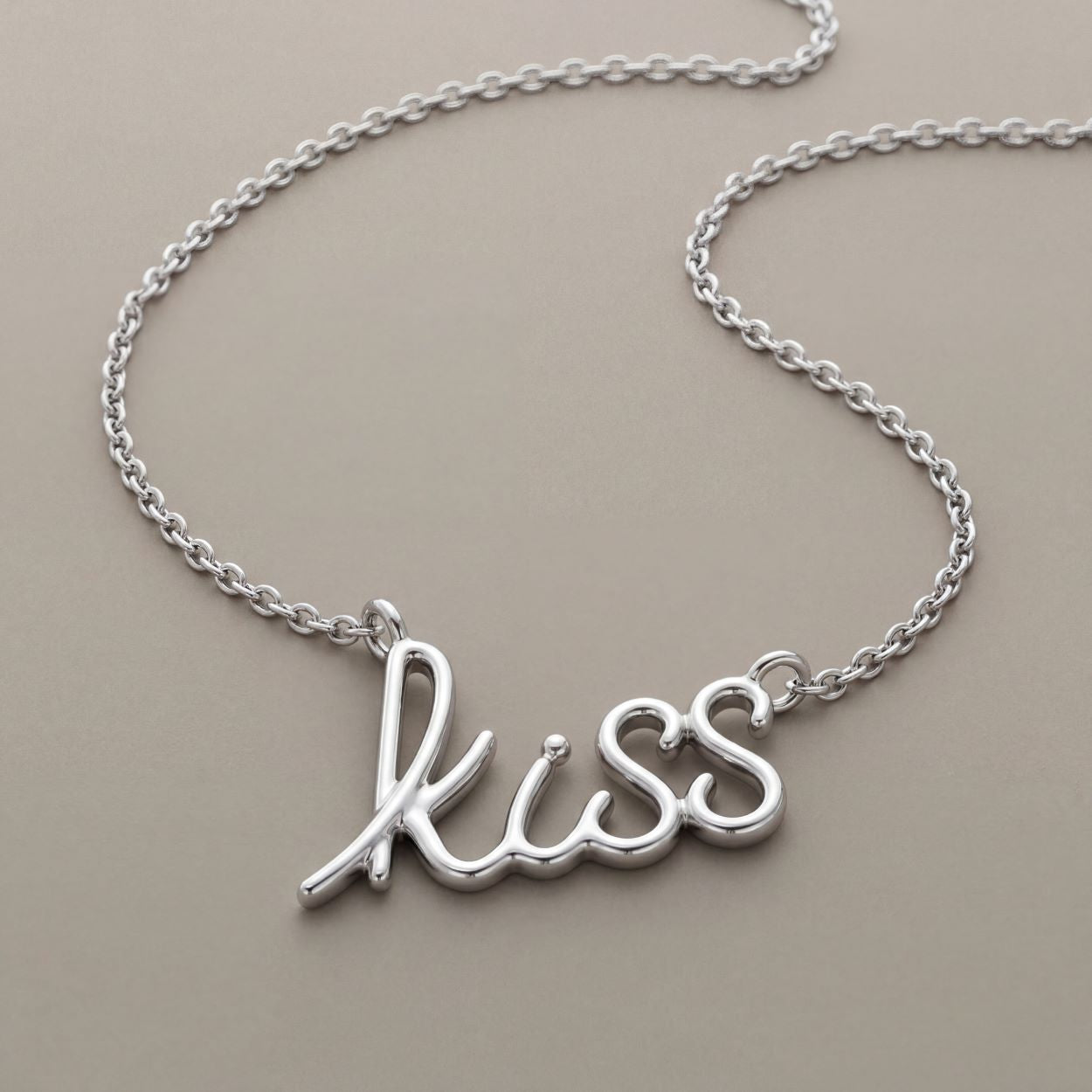 Kiss Pendant