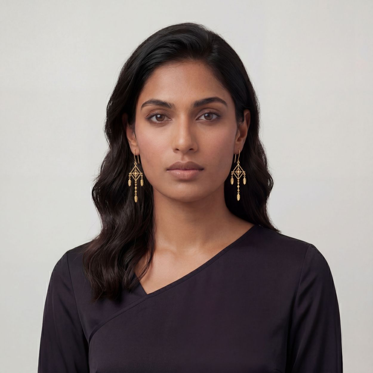 Woman_Earrings_cf681575-98c6-4a04-b8ac-b37a92f2f7f5.jpg