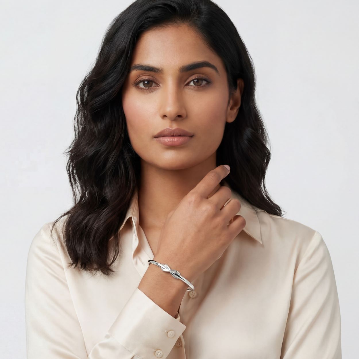 Woman_with_Bracelet_11.jpg
