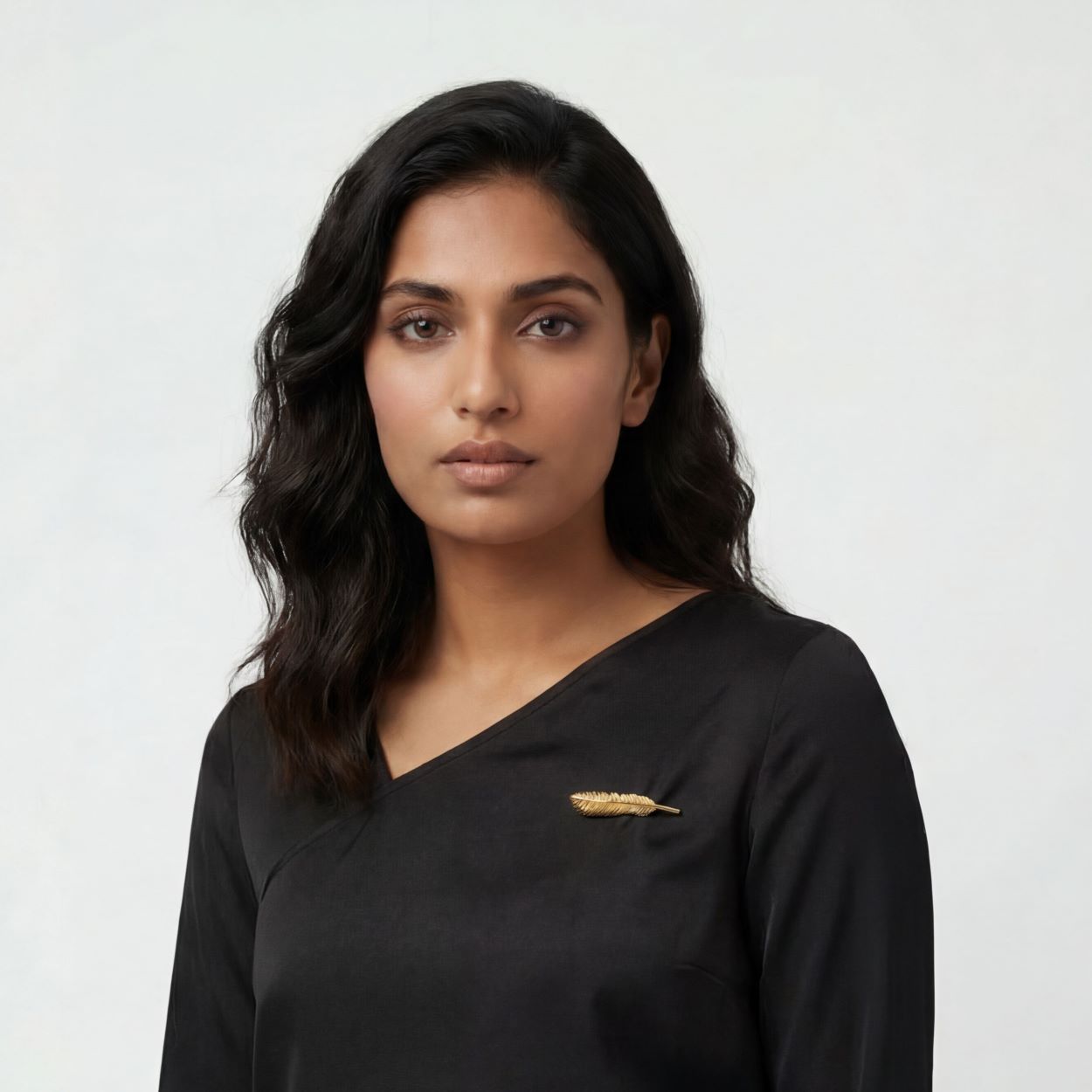 Woman_with_brooch.jpg