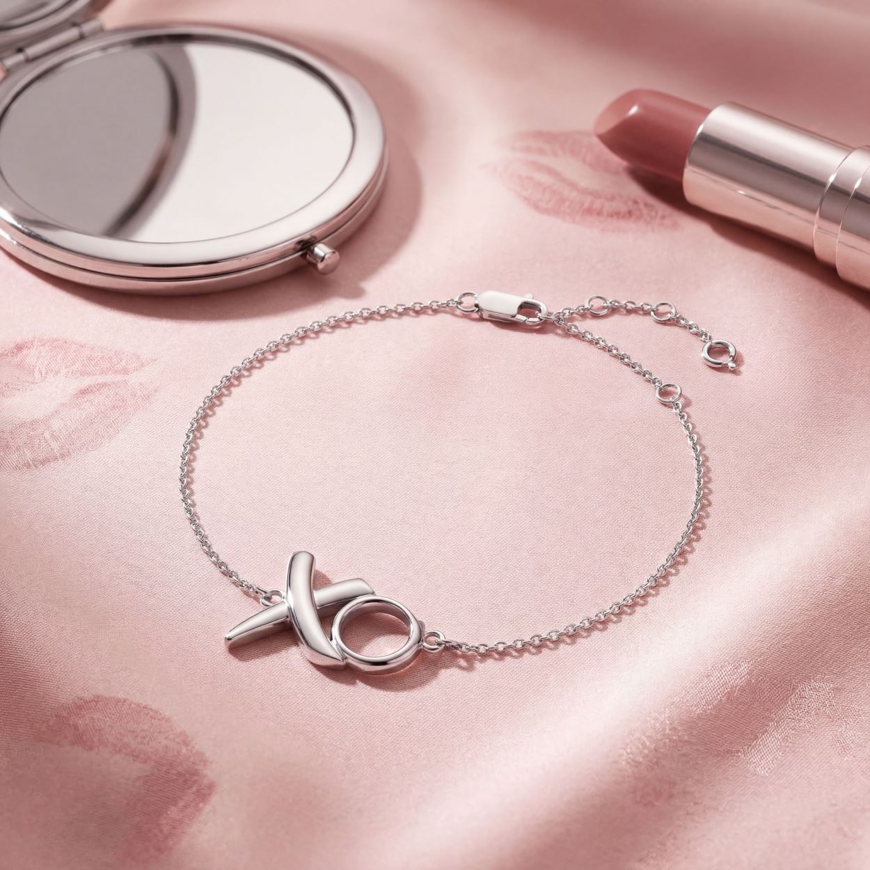 Hugs and kisses XO bracelet