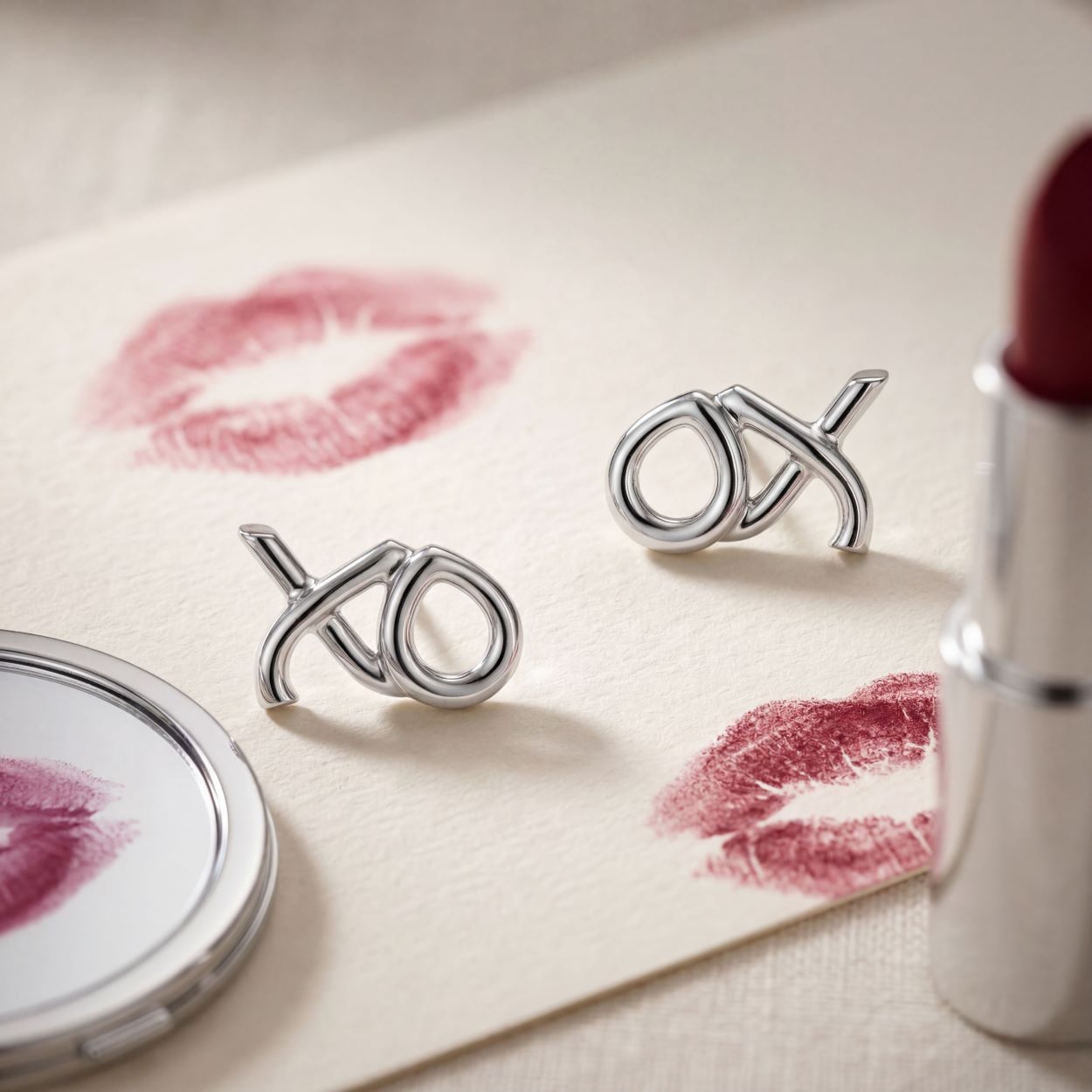 Love & kisses XO earrings