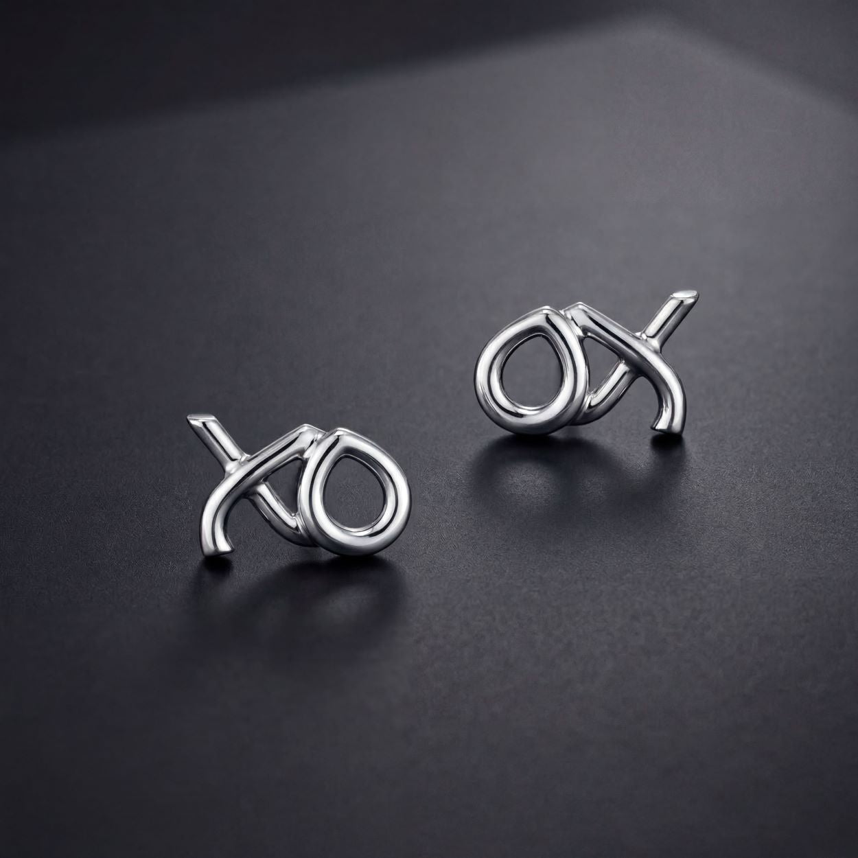 Love & kisses XO earrings