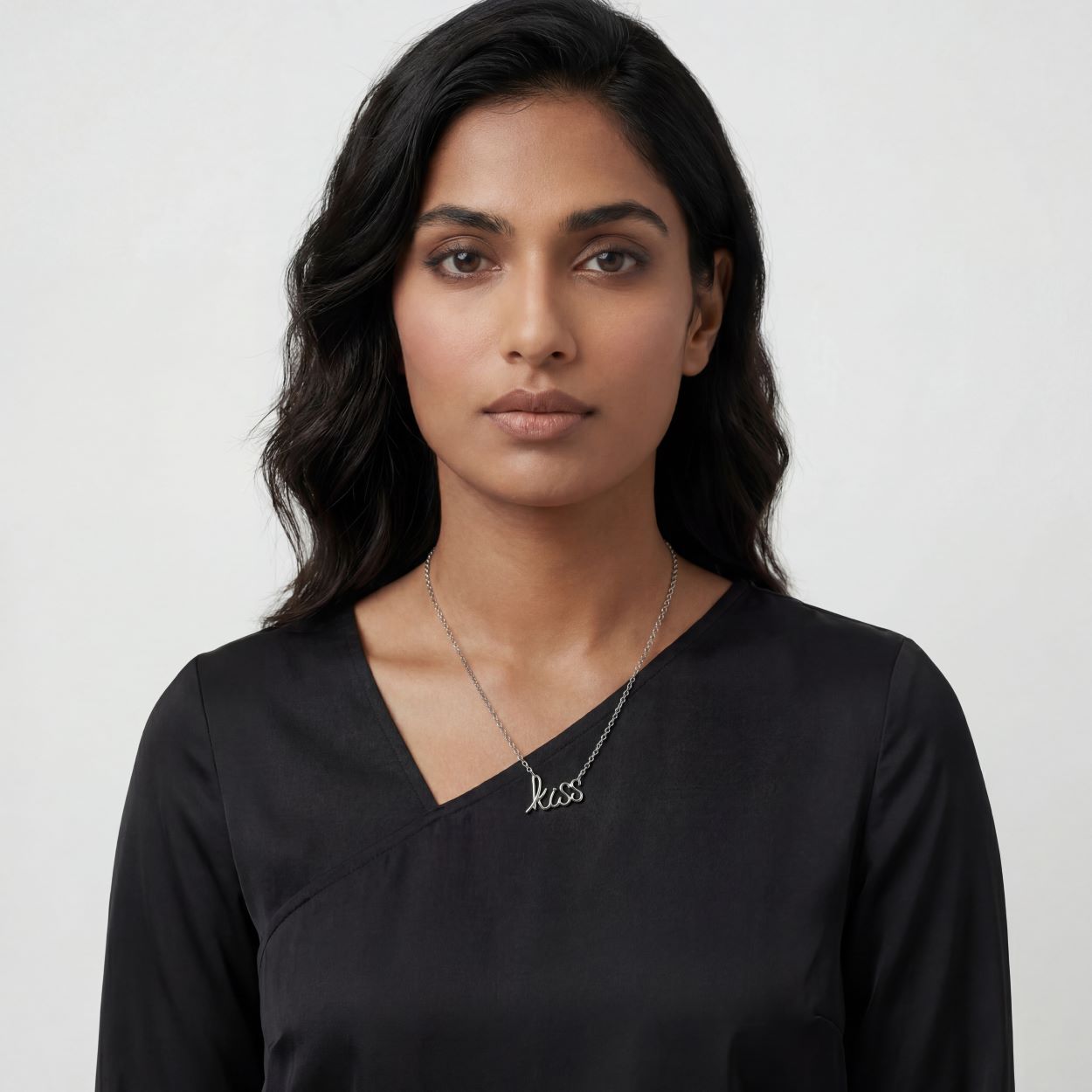 k2Woman_with_Graffiti_Necklace_1.jpg